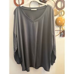 Women’s Zenana 2x gray long sleeve shirt with side slits